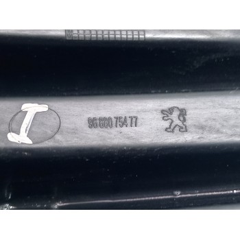 Recambio de rejilla paragolpes izquierda para peugeot 207 confort referencia OEM IAM 9688075477  