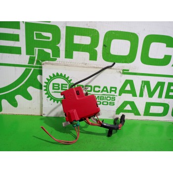 CAJA RELES / FUSIBLES 8200463743 