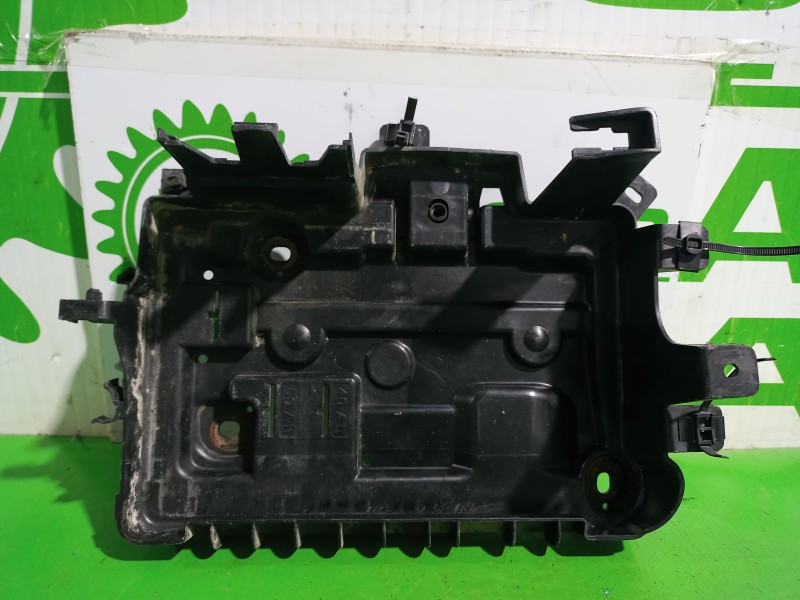 Recambio de soporte bateria para opel corsa d 1.3 16v cdti referencia OEM IAM 13235642  