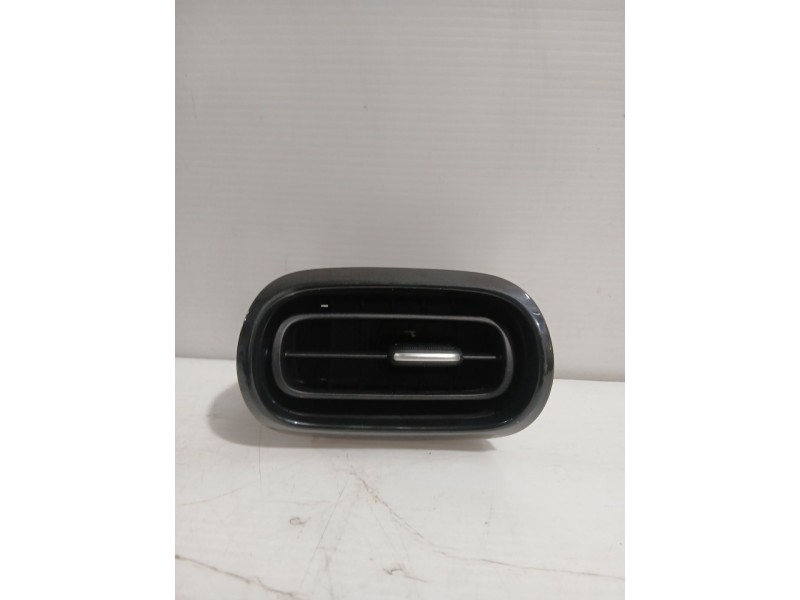 Recambio de rejilla aireadora para toyota yaris (_p21_, _pa1_, _ph1_) 1.5 hybrid (mxph11) referencia OEM IAM 55650K0040  