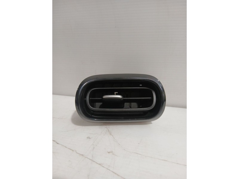 Recambio de rejilla aireadora para toyota yaris (_p21_, _pa1_, _ph1_) 1.5 hybrid (mxph11) referencia OEM IAM 55660K0050  