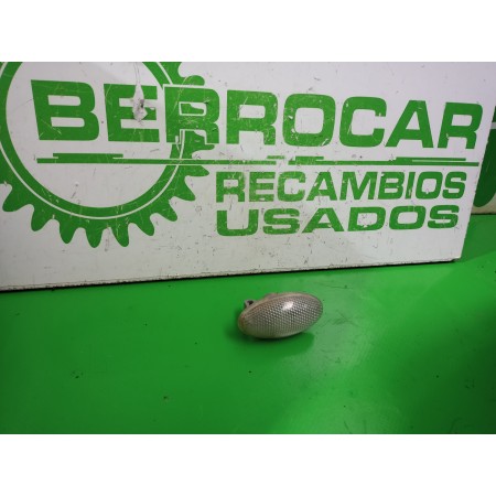 Recambio de piloto lateral derecho para peugeot 206 berlina 1.9 diesel referencia OEM IAM 6325 74  