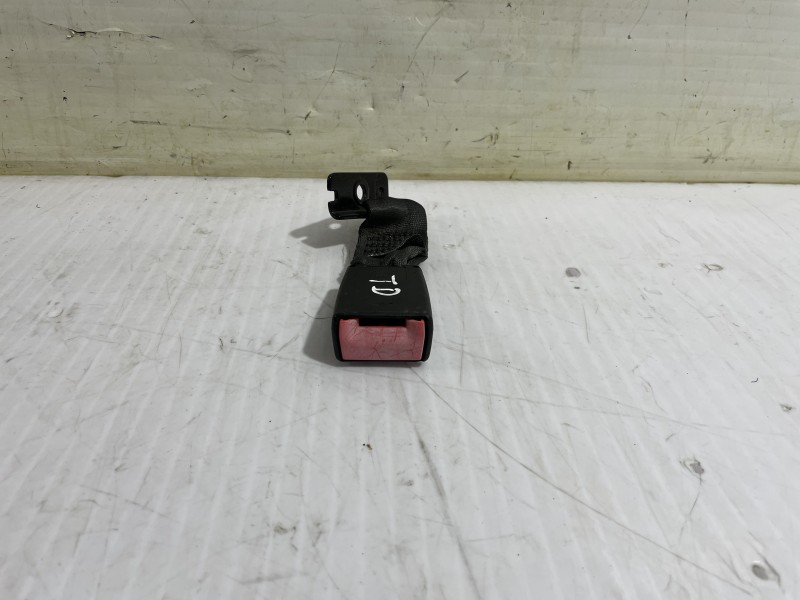 Recambio de enganche cinturon trasero derecho para fiat 500 cabrio (150) aniversario referencia OEM IAM 34045524  