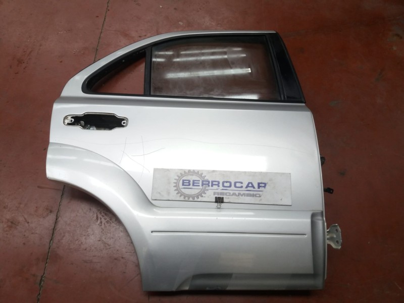Recambio de puerta trasera derecha para kia sorento 2.5 crdi referencia OEM IAM 77004-3E111  
