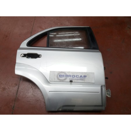 Recambio de puerta trasera derecha para kia sorento 2.5 crdi referencia OEM IAM 77004-3E111  