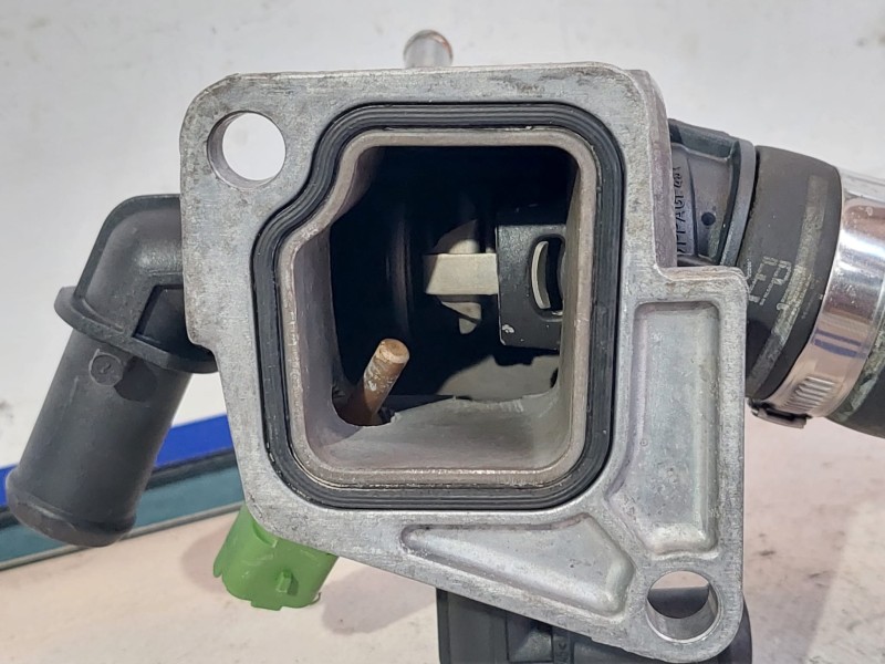 Recambio de termostato para opel insignia berlina 2.0 16v cdti referencia OEM IAM 55202373  