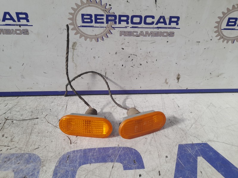 Recambio de piloto intermitente derecho para volkswagen golf v berlina (1k1) 1.9 tdi referencia OEM IAM 3B0949117B  