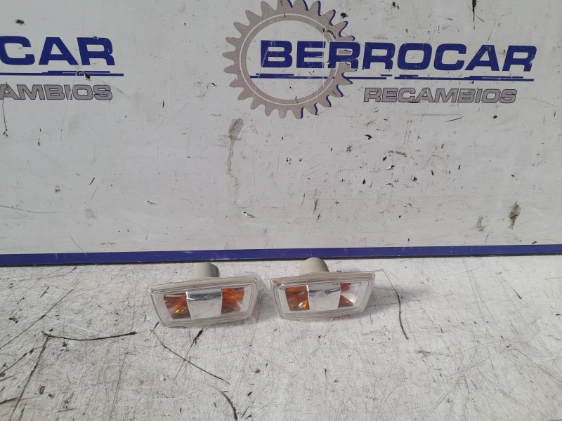 Recambio de piloto intermitente izquierdo para opel astra h berlina referencia OEM IAM 13252455  