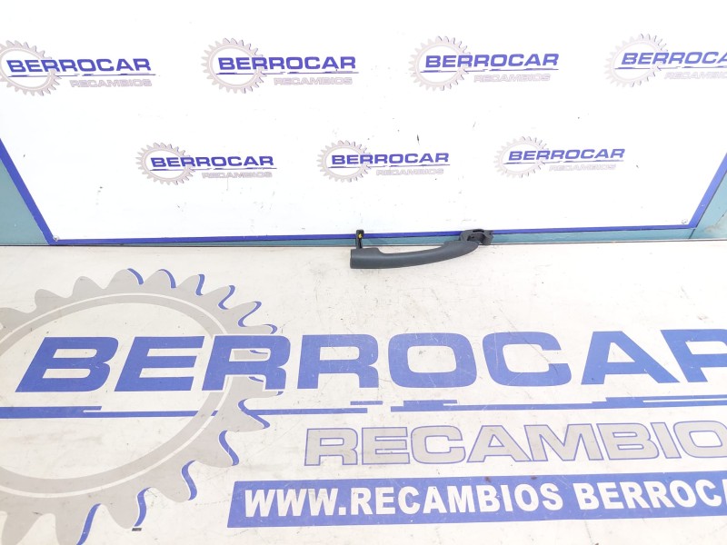 Recambio de maneta exterior delantera izquierda para renault clio iii referencia OEM IAM 8200277636  