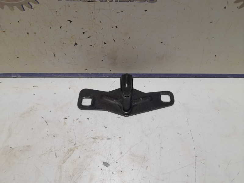 Recambio de anclaje maletero para seat exeo berlina (3r2) 2.0 tdi referencia OEM IAM 4F5827507B  