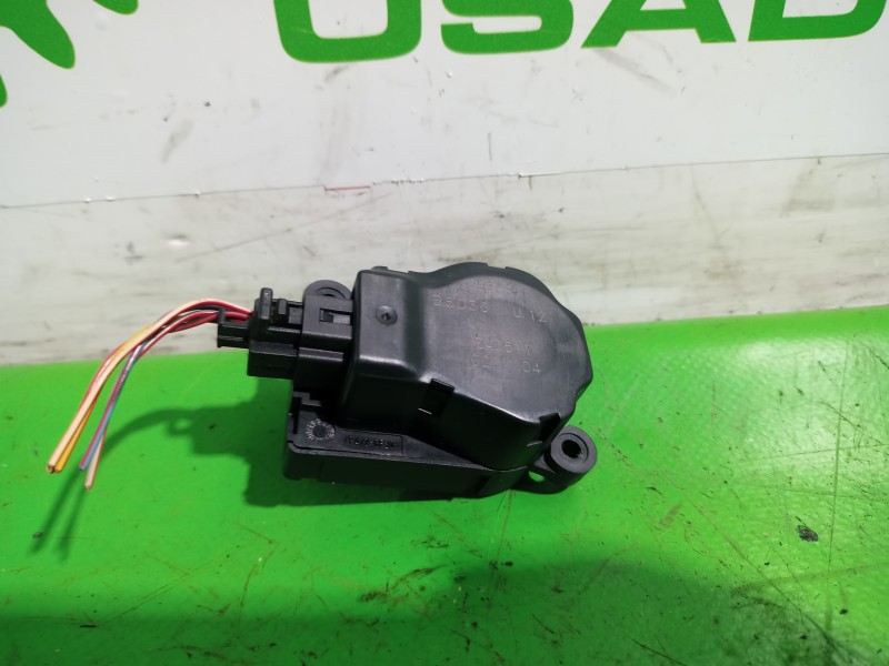 Recambio de motor apertura trampilla para citroën c4 berlina 1.6 16v hdi referencia OEM IAM B8036U12  