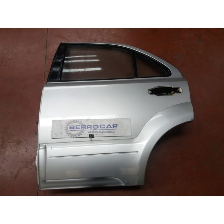 Recambio de puerta trasera izquierda para kia sorento 2.5 crdi referencia OEM IAM 77003-3E111  