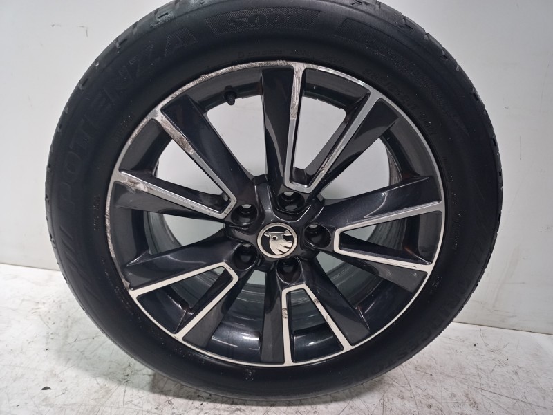 Recambio de llanta para skoda yeti active referencia OEM IAM 5L0601025  