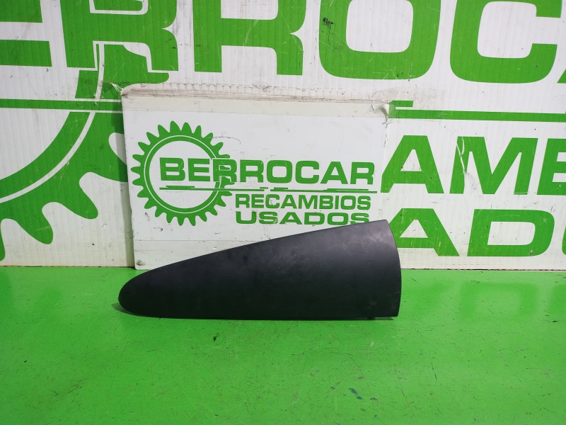 Recambio de molduras traseras para renault kangoo profesional referencia OEM IAM 8200499014  