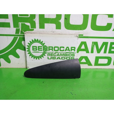 Recambio de molduras traseras para renault kangoo profesional referencia OEM IAM 8200499014  