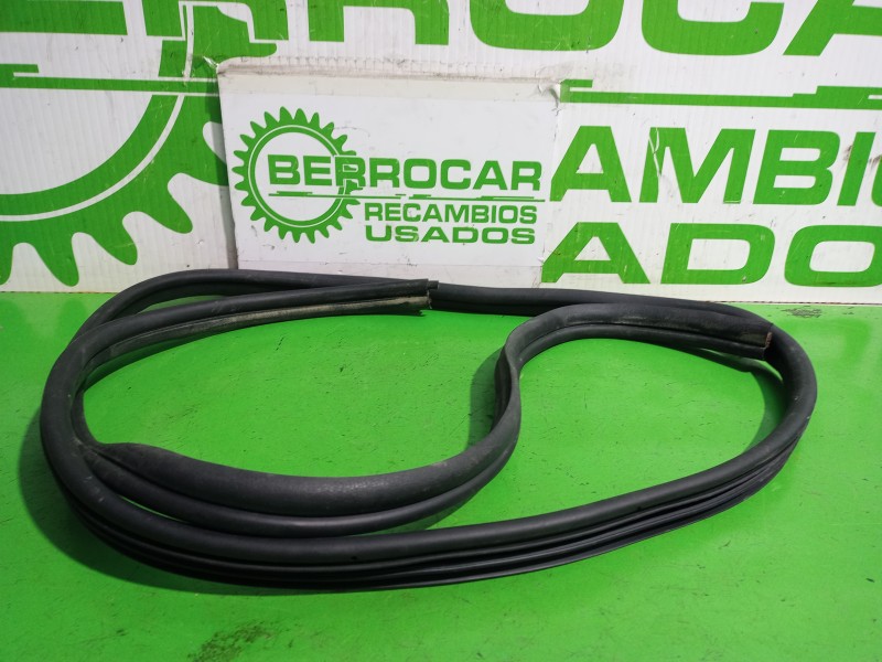 Recambio de goma contorno para renault kangoo profesional referencia OEM IAM 8200425627  