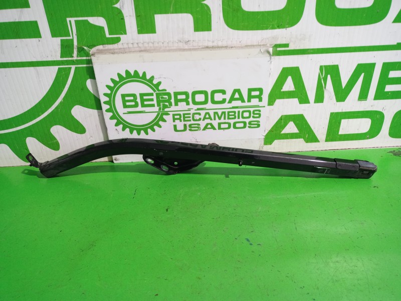 Recambio de guia puerta para renault kangoo profesional referencia OEM IAM 8200497622  