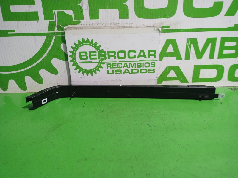 Recambio de guia puerta para renault kangoo profesional referencia OEM IAM 8200497640  