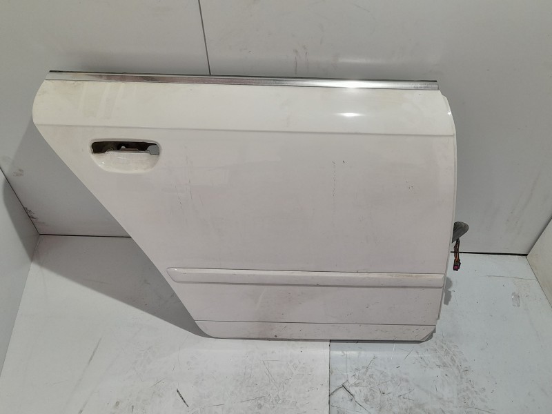 Recambio de puerta trasera derecha para seat exeo berlina (3r2) 2.0 tdi referencia OEM IAM 3R0833052  