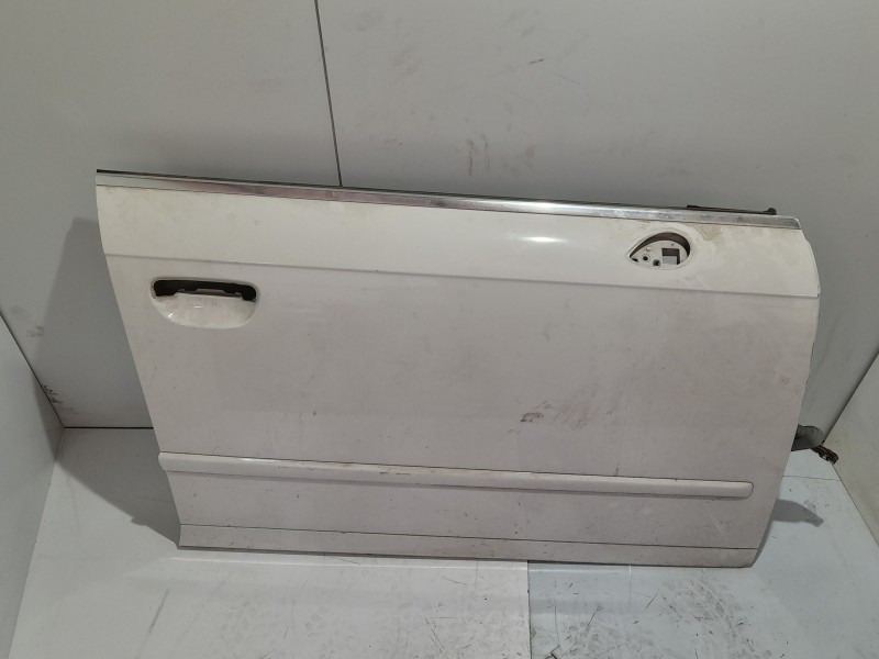 Recambio de puerta delantera derecha para seat exeo berlina (3r2) 2.0 tdi referencia OEM IAM 3R0831052  