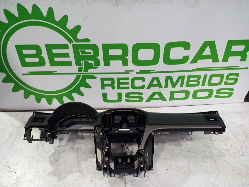 Recambio de salpicadero para opel insignia berlina 2.0 cdti cat referencia OEM IAM 13275639  