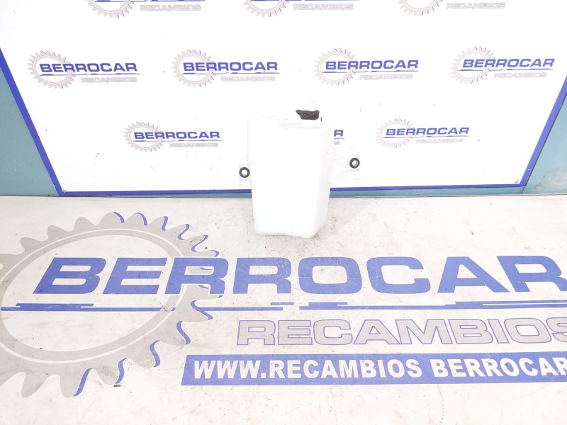 Recambio de deposito limpia para renault kangoo referencia OEM IAM 8200431474  