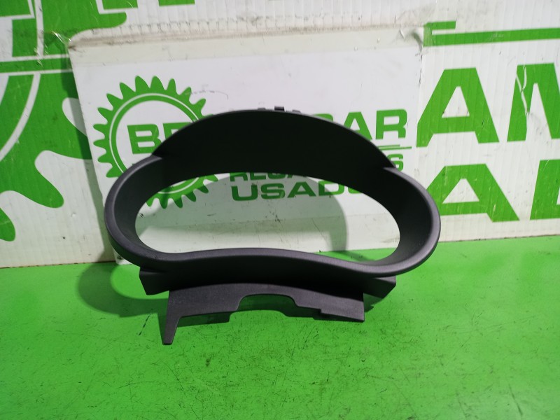 Recambio de moldura para renault kangoo profesional referencia OEM IAM 8200882199  