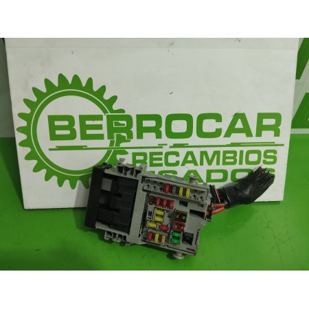 Recambio de caja reles / fusibles para opel insignia berlina 2.0 cdti cat referencia OEM IAM 13222786  