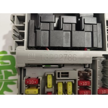 Recambio de caja reles / fusibles para opel insignia berlina 2.0 cdti cat referencia OEM IAM 13222786  