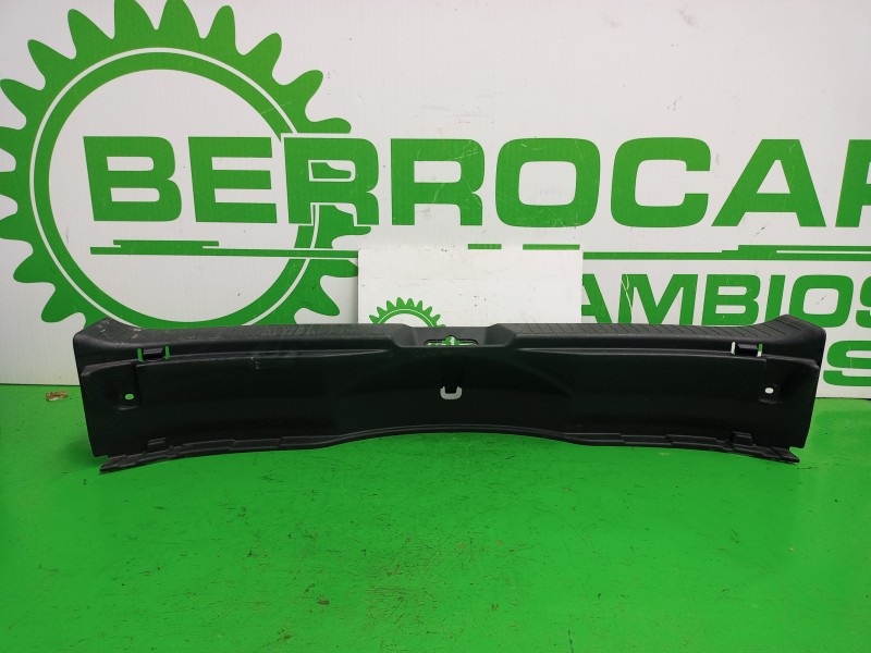 Recambio de molduras traseras para nissan qashqai ii (j11, j11_) 1.3 dig-t referencia OEM IAM 84992  