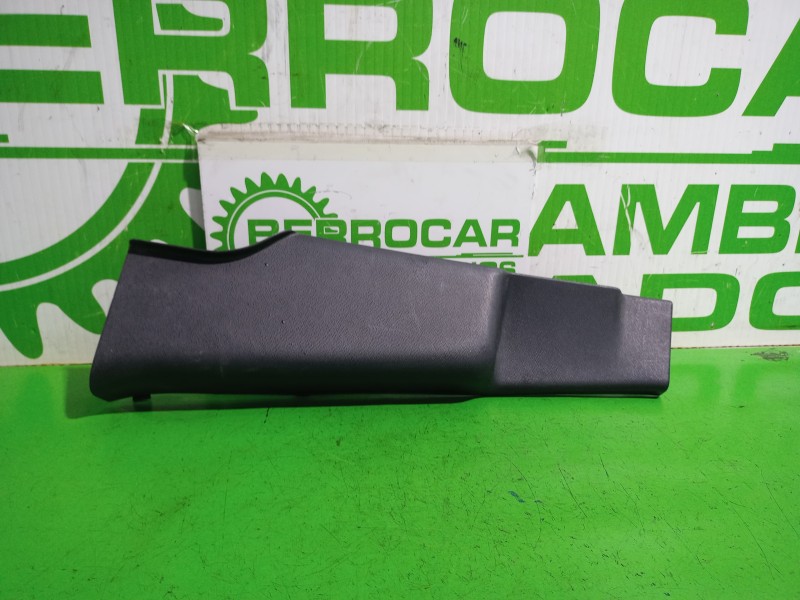Recambio de moldura para renault kangoo profesional referencia OEM IAM 8200421050  