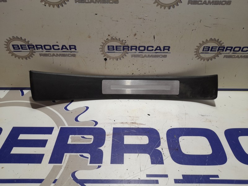 Recambio de moldura para seat exeo berlina (3r2) 2.0 tdi referencia OEM IAM 8E0853376  