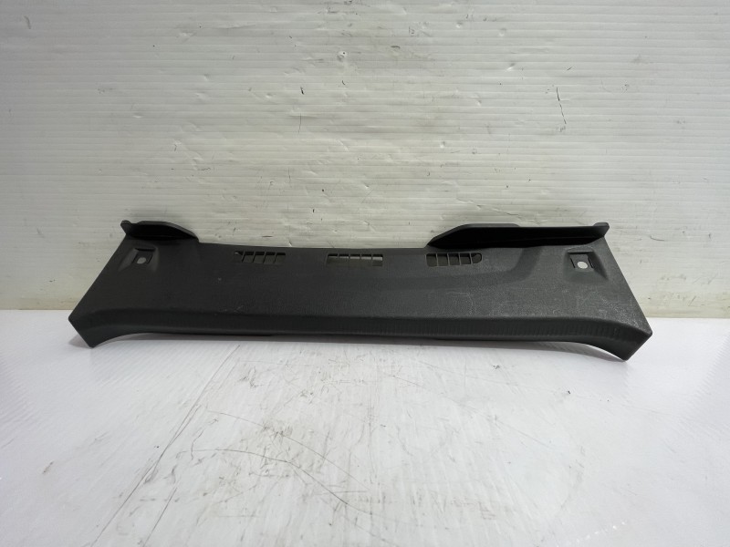 Recambio de moldura maletero para peugeot 207 confort referencia OEM IAM 9686057477  