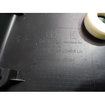 Recambio de guarnecido puerta trasera izquierda para chevrolet aveo ls referencia OEM IAM 96805865  