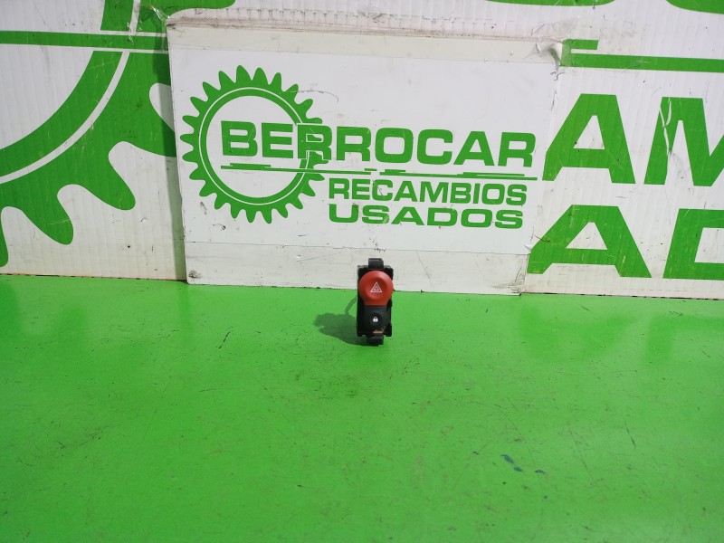Recambio de warning para renault kangoo profesional referencia OEM IAM 252105246R  