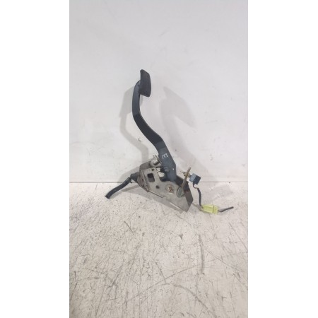 Recambio de pedal embrague para hyundai tucson (jm) 2.0 crdi referencia OEM IAM 328202E200  