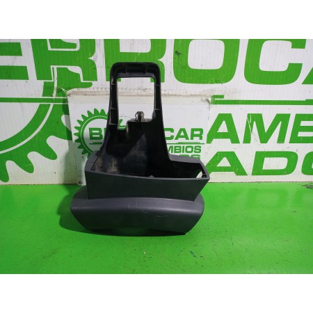 Recambio de moldura para renault kangoo profesional referencia OEM IAM 8200796831  
