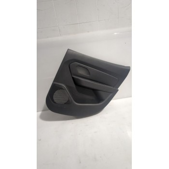 GUARNECIDO PUERTA TRASERA DERECHA 829A08379R 