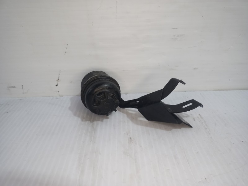 Recambio de deposito servo para mercedes-benz vito (w638) caja cerrada 112 cdi  (638.094) referencia OEM IAM A6384600083  