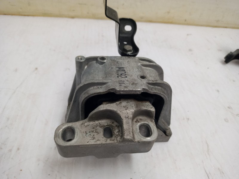 Recambio de soporte motor delantero para skoda yeti active referencia OEM IAM 1K0199262  