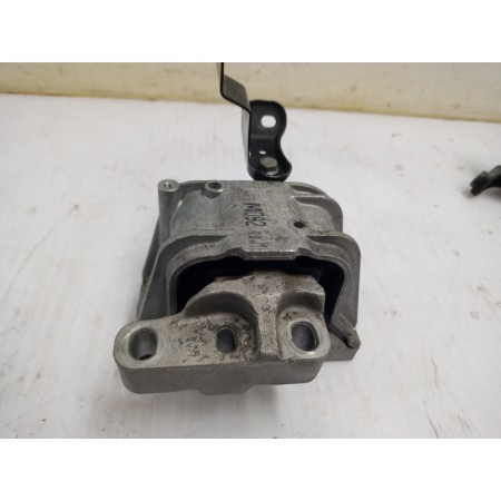 Recambio de soporte motor delantero para skoda yeti active referencia OEM IAM 1K0199262  
