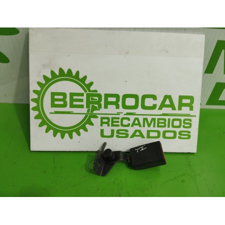 Recambio de enganche cinturon para opel insignia berlina 2.0 cdti cat referencia OEM IAM 13267139  