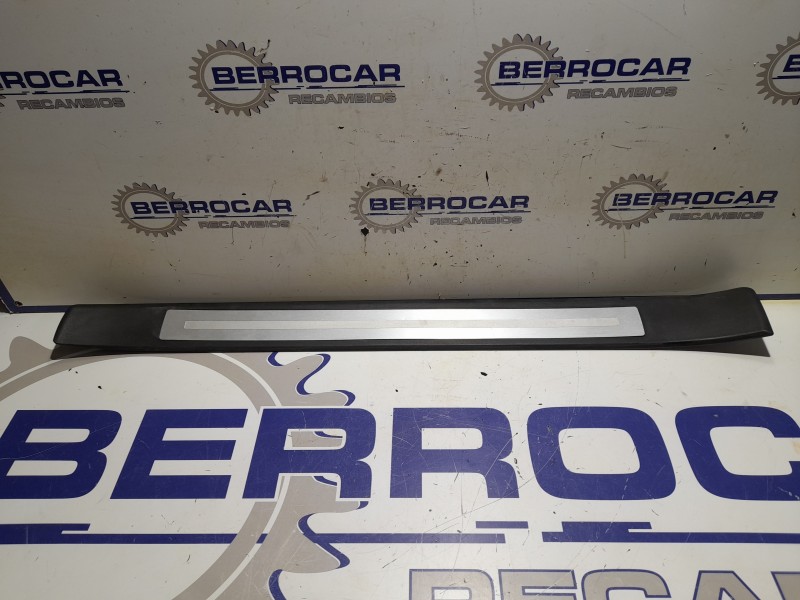 Recambio de moldura lateral para seat exeo berlina (3r2) 2.0 tdi referencia OEM IAM 8E0853374P  