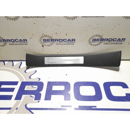 Recambio de moldura lateral para seat exeo berlina (3r2) 2.0 tdi referencia OEM IAM 8E0853375P  