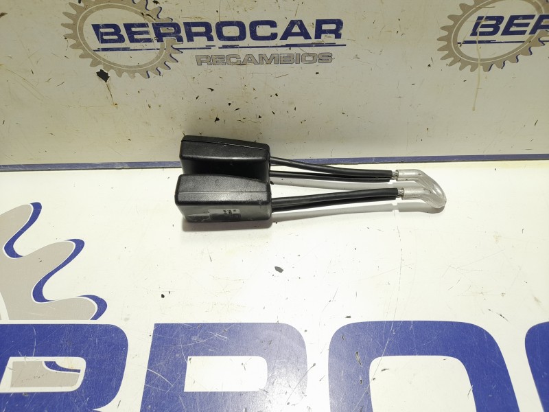 Recambio de anclaje cinturon para seat leon (1m1) 1.9 tdi referencia OEM IAM 1C0857488A  