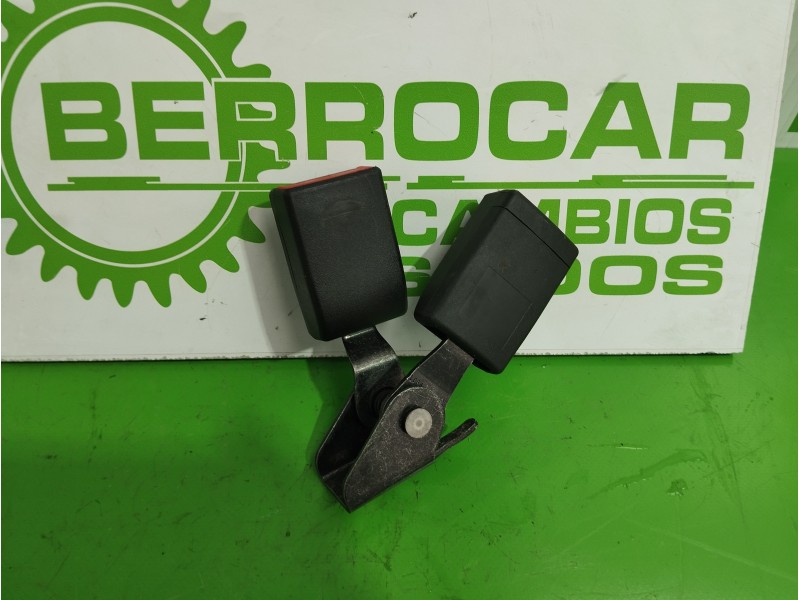 Recambio de enganche cinturon para opel insignia berlina 2.0 cdti cat referencia OEM IAM 13267110  