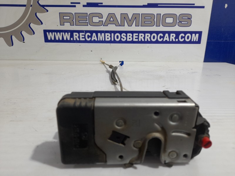 Recambio de cerradura puerta trasera derecha para opel zafira a elegance referencia OEM IAM 24414135  