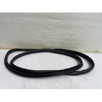 Recambio de goma contorno para skoda yeti active referencia OEM IAM 5L0867365  