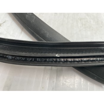 Recambio de goma contorno para skoda yeti active referencia OEM IAM 5L0867365  