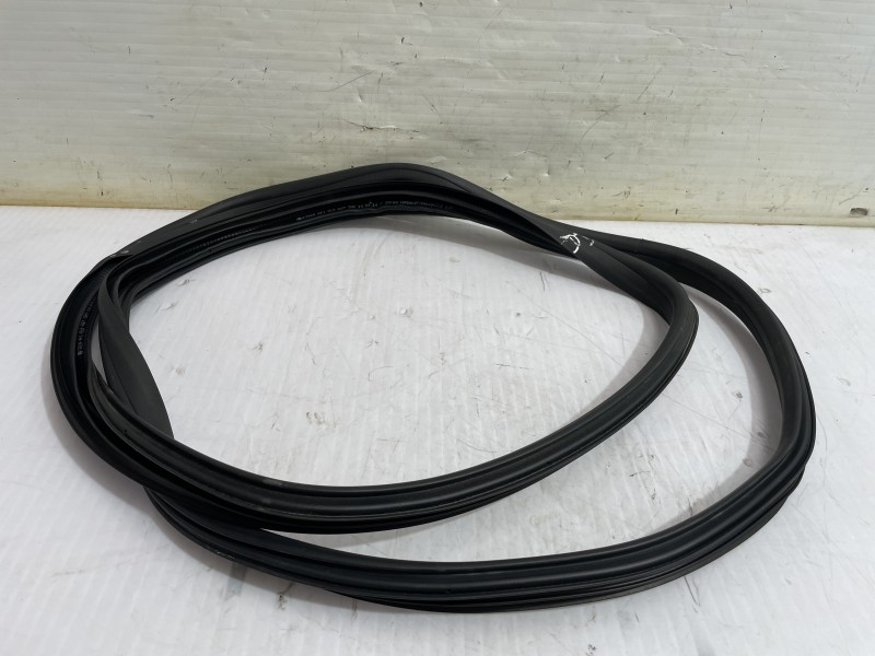 Recambio de goma contorno para skoda yeti active referencia OEM IAM 5L0867365  